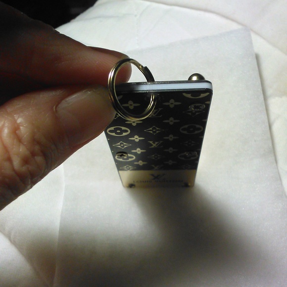 COPY - LOUIS VUITTON KEY FOB / JUST REMOVED PLASTIC LIKE NEW UNUSED GOLD/ BLACK… - Picture 12 of 13